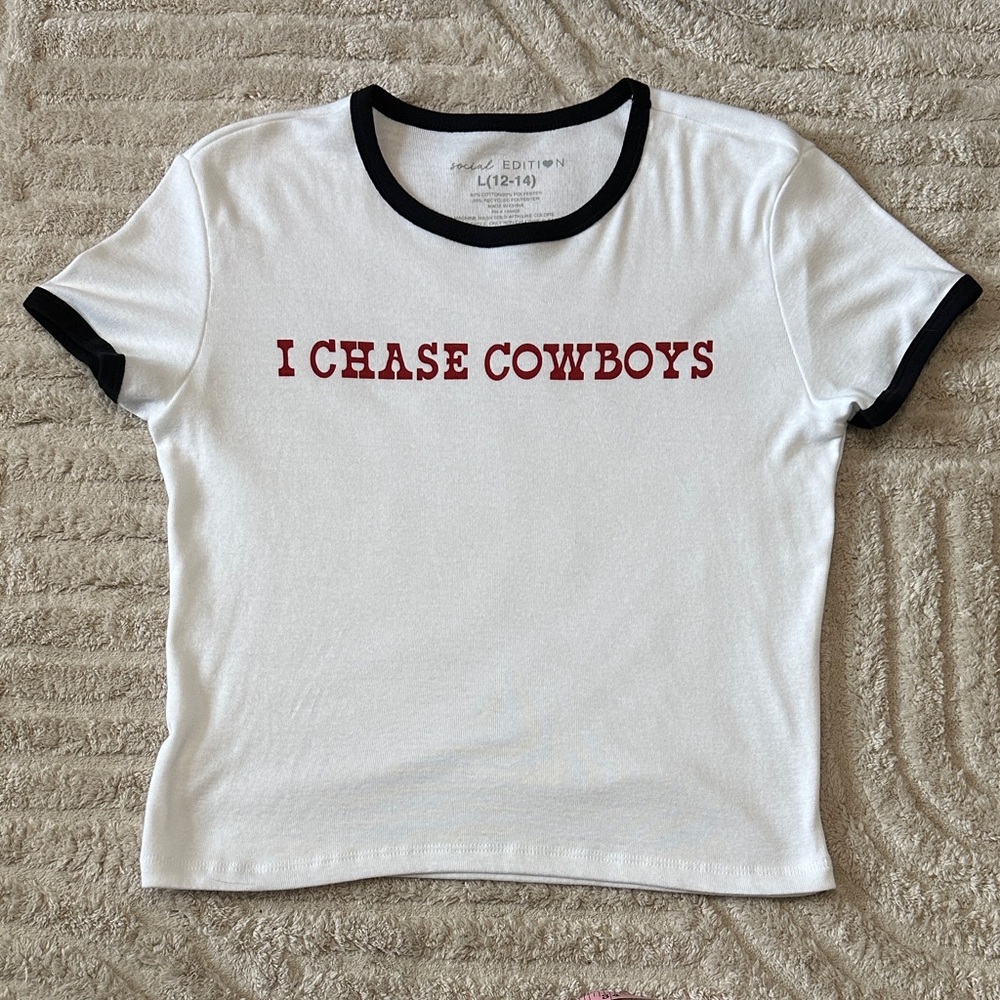 Social Edition “I Chase Cowboys” short sleeved graphic Tee Size L